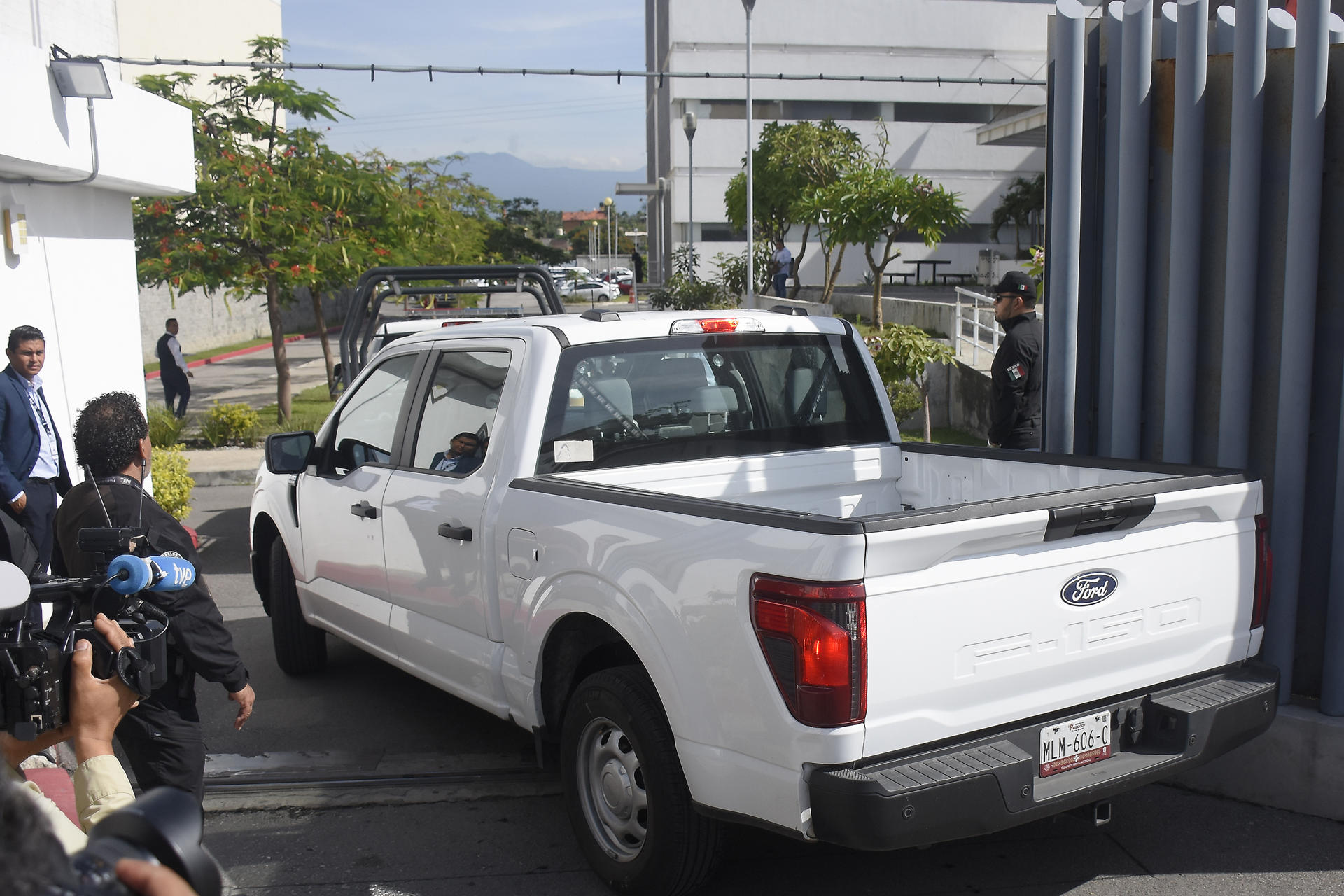 El padre de Claudia Tacoronte acude al lugar del crimen en Morelos El padre de Claudia Tacoronte acude al lugar del crimen en Morelos