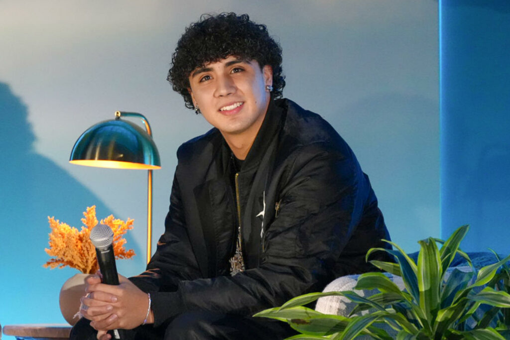 DannyLux dona instrumentos junto a fundación de los Latin Grammy a escuela de Los Ángeles - c0f40194323bbcd38076b07d2f08c67327f487fdw-1024x683