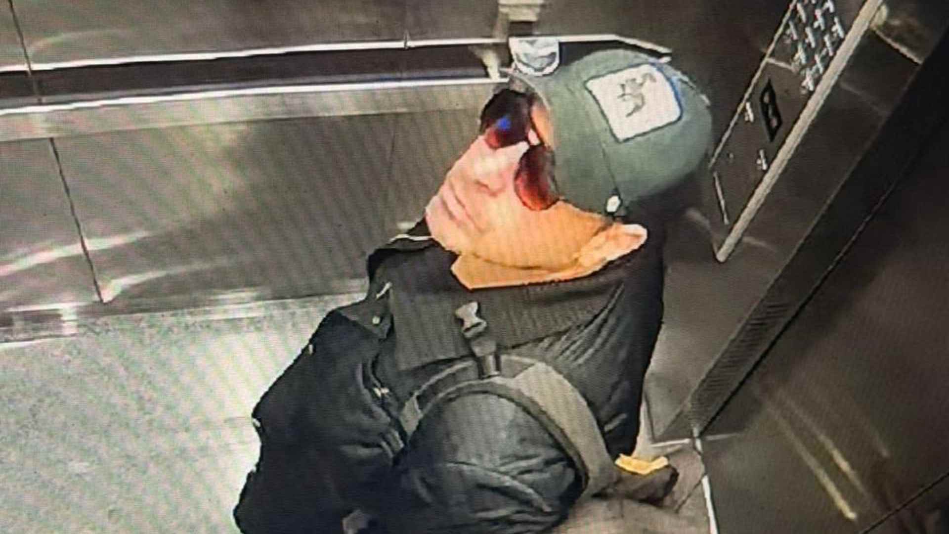 Captan en video a Sebastián “N”, presunto asesino del tecladista de Camilo Séptimo y su familia Captan en video a Sebastián “N”, presunto asesino del tecladista de Camilo Séptimo y su familia
