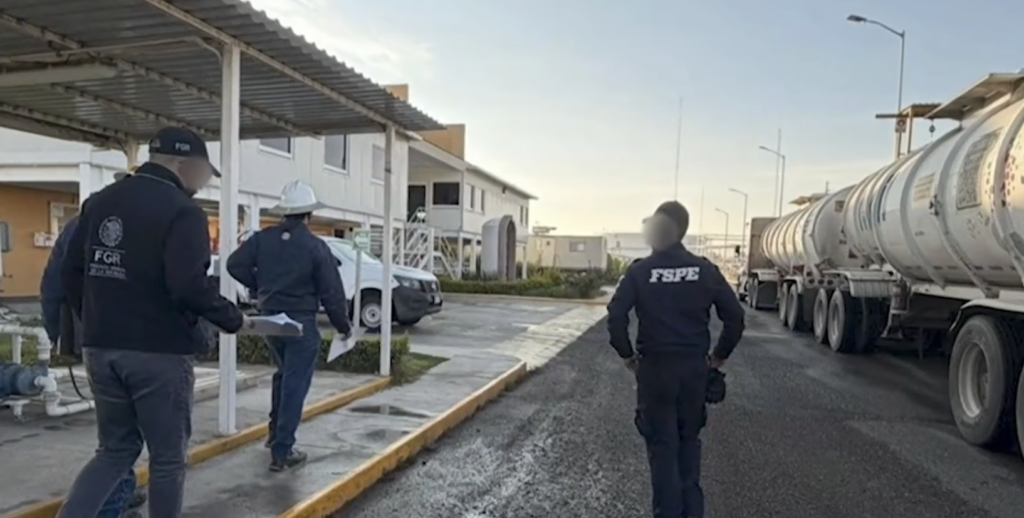 Mega golpe al huachicol; clausuran instalaciones para producir 57 millones de litros de gasolina Mega golpe al huachicol; clausuran instalaciones para producir 57 millones de litros de gasolina