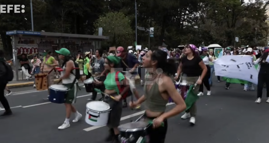 Organizaciones sociales de Ecuador se movilizan en Quito por la despenalización del aborto Organizaciones sociales de Ecuador se movilizan en Quito por la despenalización del aborto