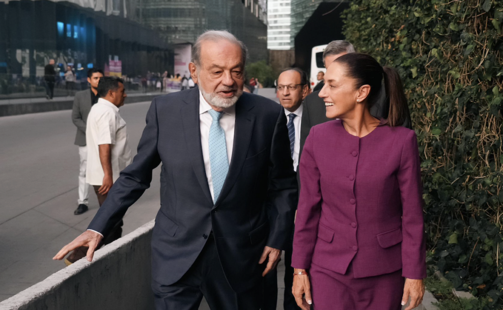 Carlos Slim, galardonado por su labor en los negocios y la filantropía