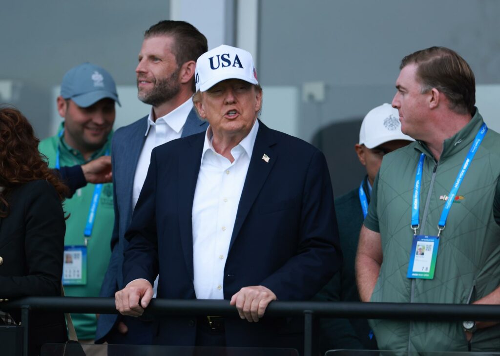 Trump llama al presidente de Nvidia y rechaza temores sobre la inteligencia artificial