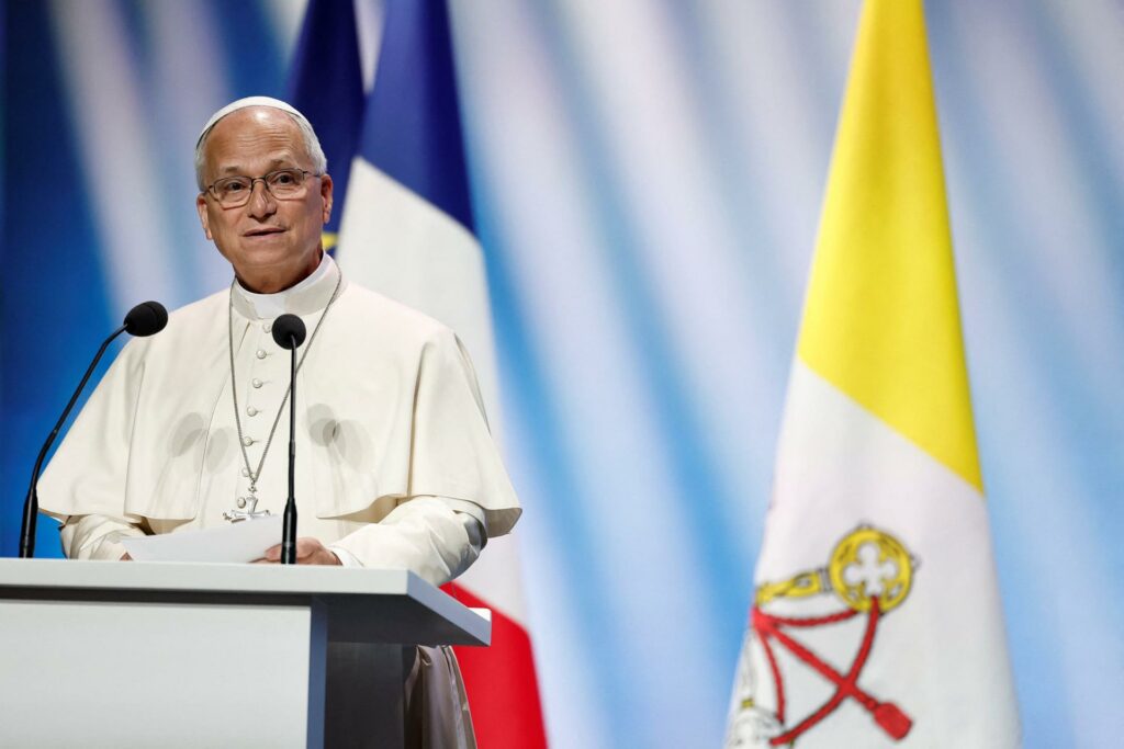 “Cuidado con la ilusión del rearme”, el papa León XIV advierte a Europa