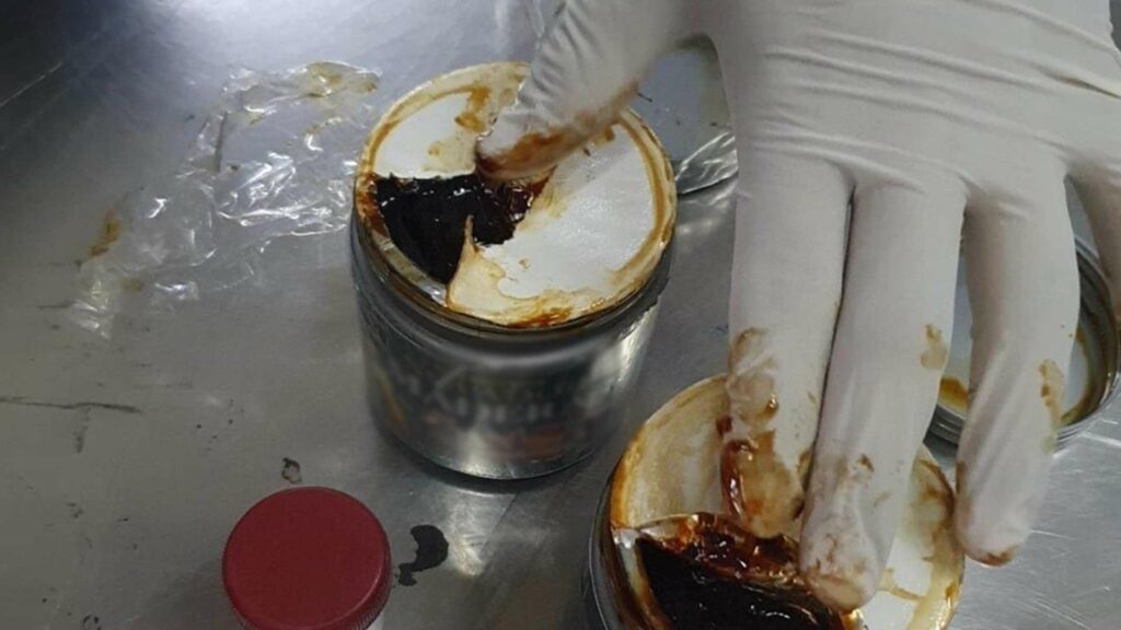Decomisan un cargamento de ayahuasca procedente de Perú en aeropuerto de Ciudad de México