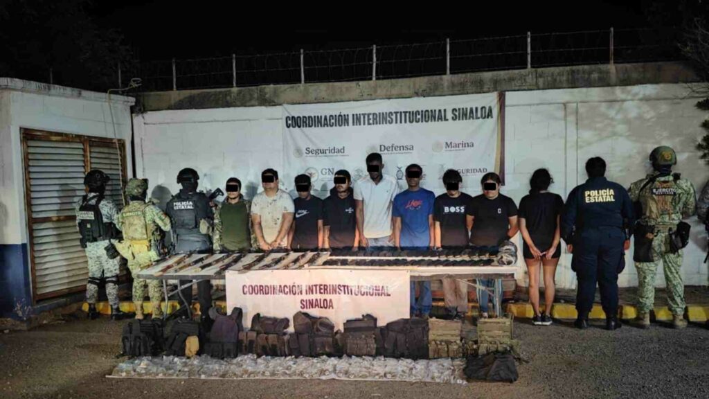 Detienen a nueve personas y aseguran armas y droga en Culiacán