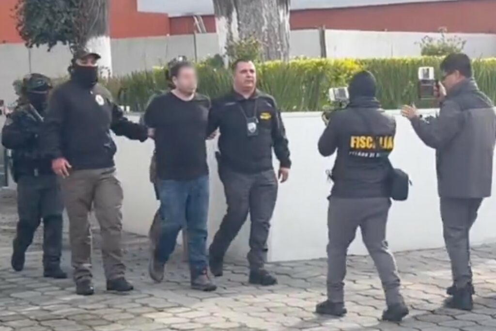 Detenidos por los homicidios del tecladista de Camilo Séptimo y su familia ingresan al Penal de Barrientos