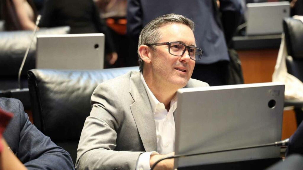 Difunden chats entre senador de Morena y ‘El rey del huachicol’ Difunden chats entre senador de Morena y ‘El rey del huachicol’