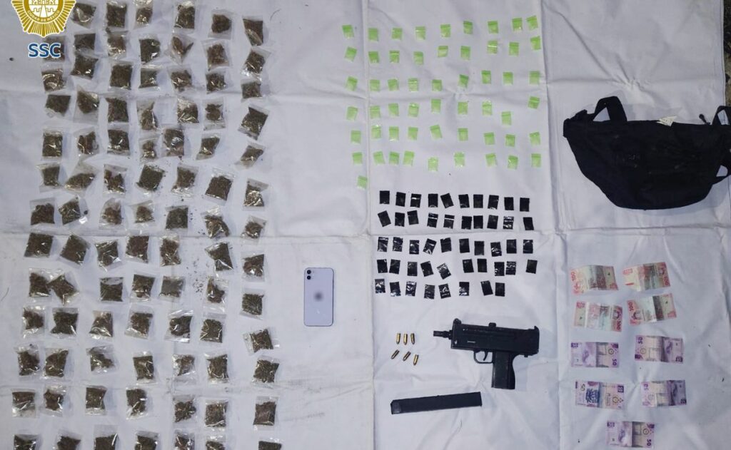 Detienen a tres sujetos con 200 dosis de drogas en Álvaro Obregón
