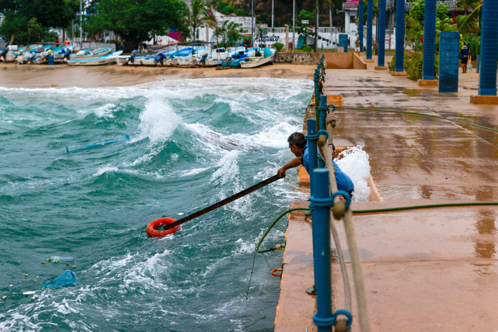El huracán 'Polo' provoca compras masivas y fuertes lluvias en Acapulco - e166b2c22b6108f991e1ab22ccfa52b6f836d96aw-1024x683