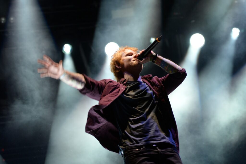 Hollywood critica a Ed Sheeran tras apartar a Macklemore de su gira por apoyar a Palestina