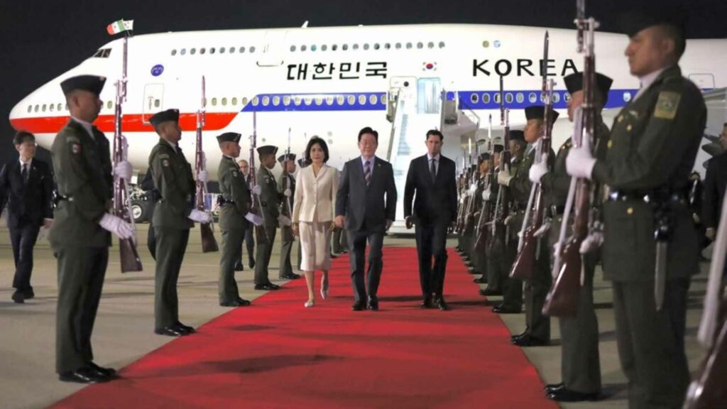 El presidente surcoreano, Lee Jae-Myung, llega a México para reunirse mañana con Sheinbaum