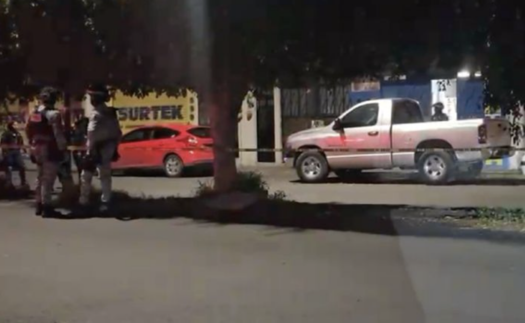 Encuentran a varios hombres heridos en bodega de León, Guanajuato; uno murió
