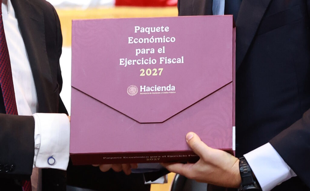 Entregan el Paquete Económico 2027 al Congreso