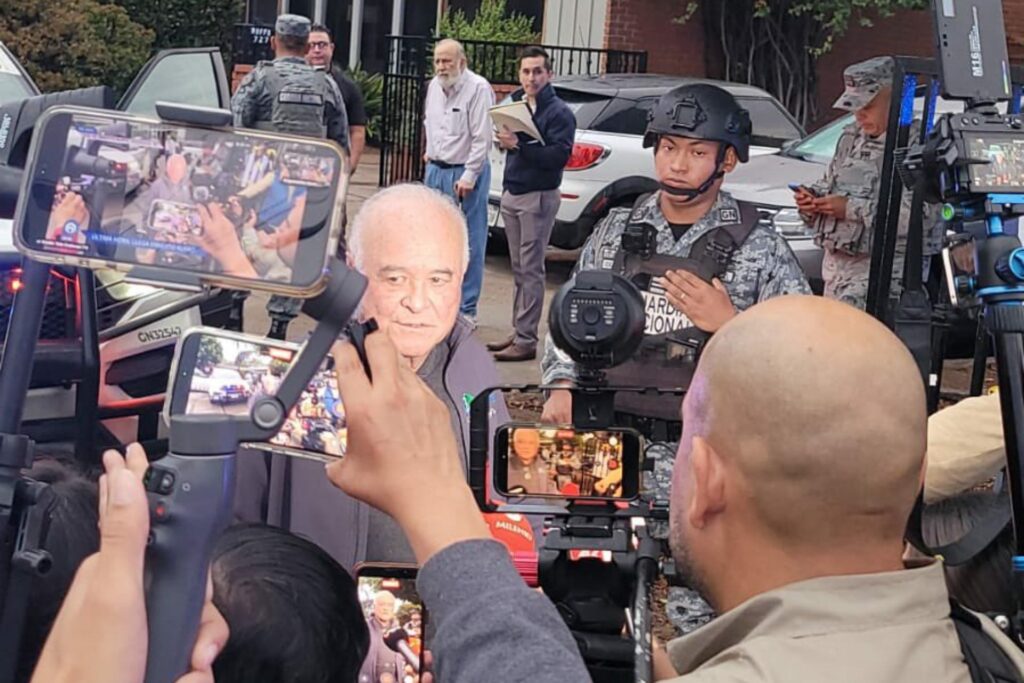 Exgobernador Ernesto Ruffo llega a Ensenada, BC, para cumplir con su prisión domiciliaria