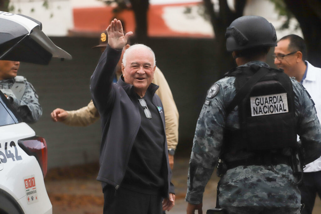 “Sólo actué como accionista”: Ernesto Ruffo sostiene su inocencia tras dejar del Altiplano, donde charló con exgobernadores