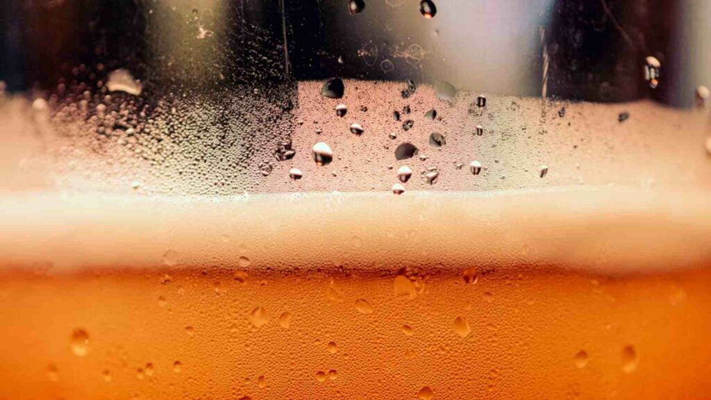 Evalúan diputados subir impuesto a cerveza para recaudar 382 millones de dólares