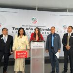 Video: Paloma Sánchez entrega más de 22 mil firmas al Senado para que Enrique Inzunza deje el cargo