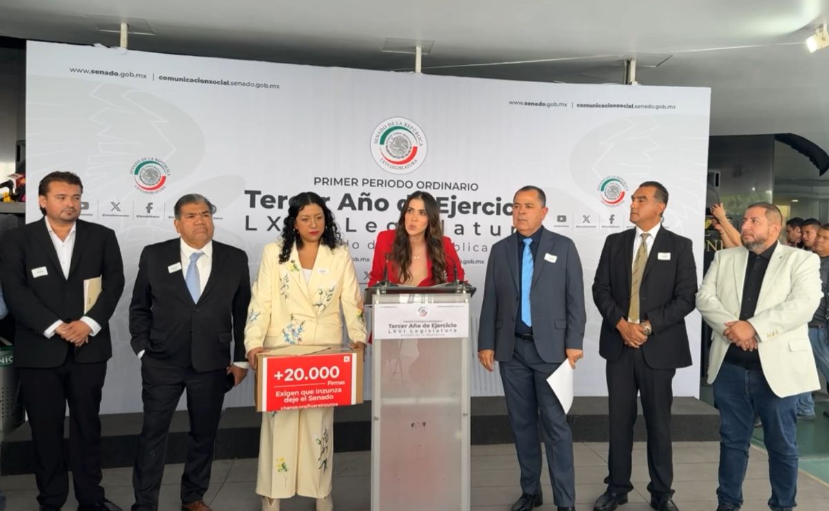Video: Paloma Sánchez entrega más de 22 mil firmas al Senado para que Enrique Inzunza deje el cargo
