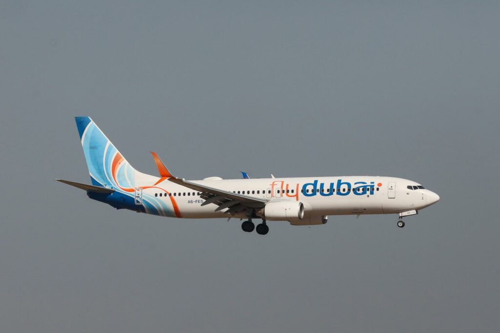 Videos: Avión de Flydubai aterriza de emergencia en Arabia Saudita tras ataque a piloto y copiloto