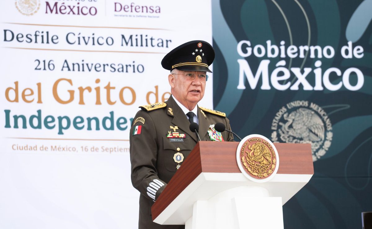 Fotos y videos: Así se vivió el desfile del 216 Aniversario de la Independencia de México - general-ricardo-trevilla-en-desfile-del-16-de-septiembre