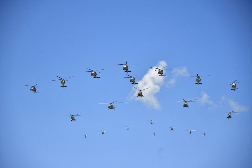 General Trevilla encabeza el pase de revista del desfile aéreo de este 16 de septiembre - general-trevilla-encabeza-el-pase-de-revista-del-desfile-aereo-de-este-16-de-septiembre-3-1024x683