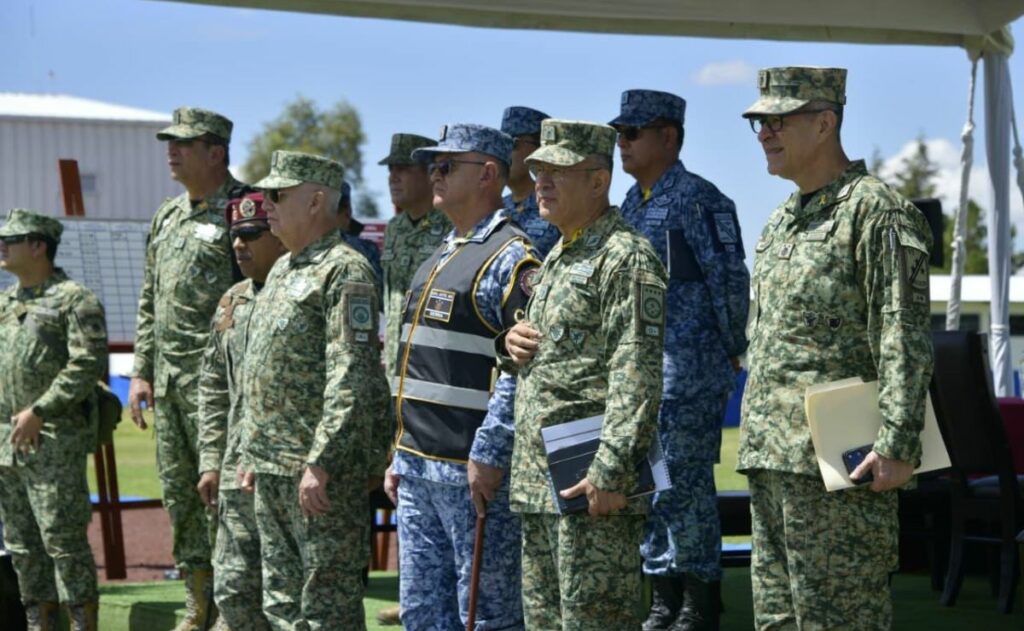General Trevilla encabeza revista del desfile aéreo de este 16 de septiembre