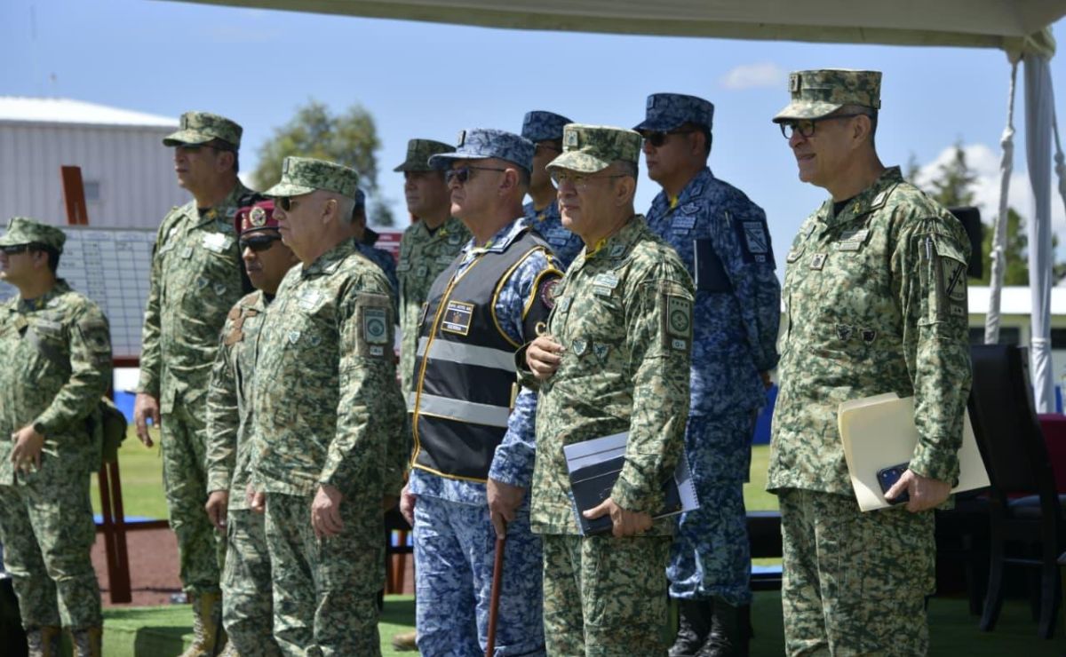 General Trevilla encabeza el pase de revista del desfile aéreo de este 16 de septiembre General Trevilla encabeza el pase de revista del desfile aéreo de este 16 de septiembre