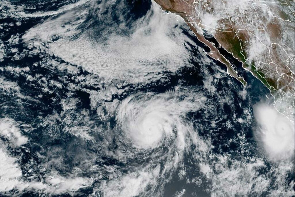 ‘Polo’ se debilita a huracán categoría 3