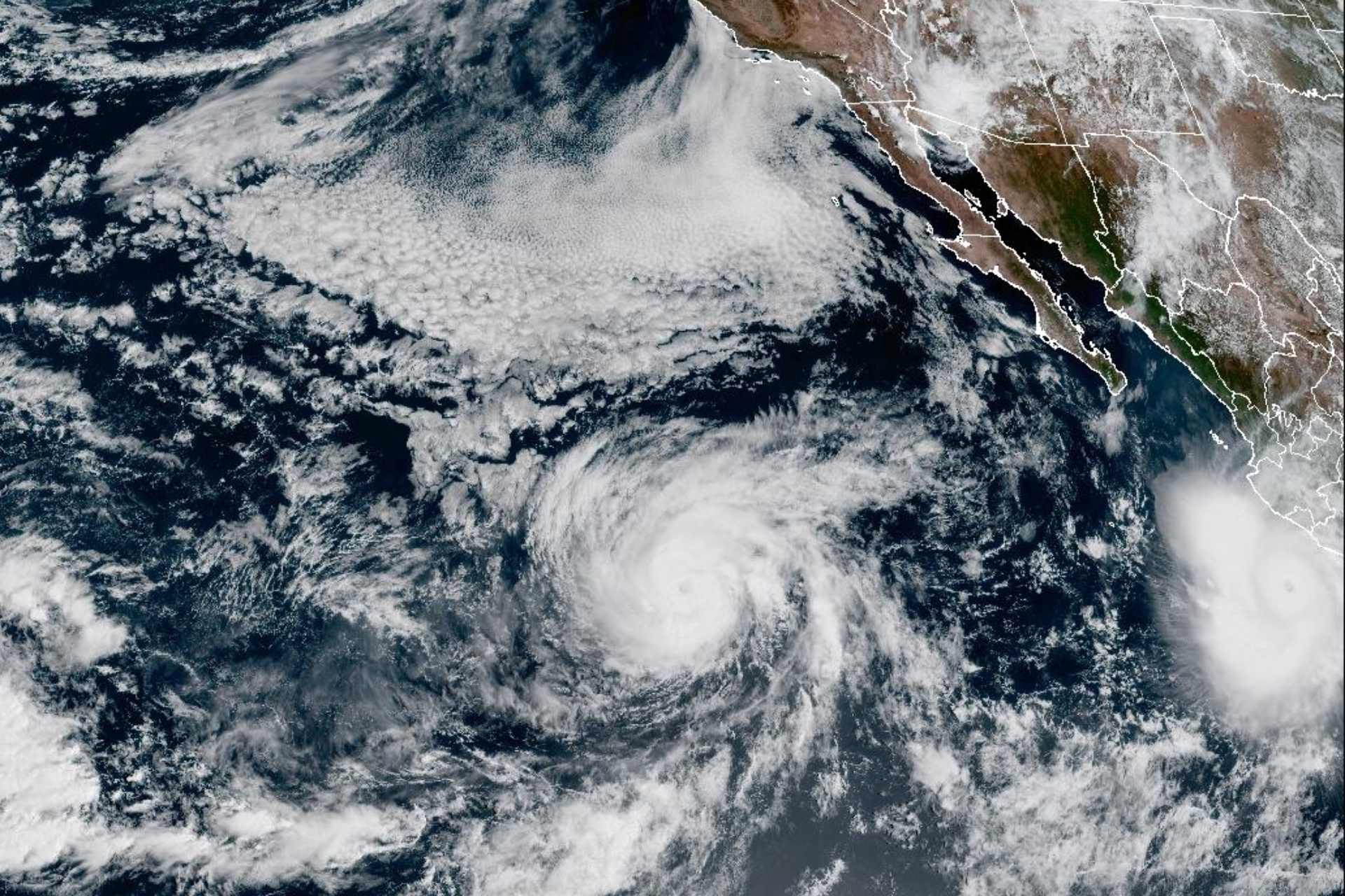 ‘Polo’ se debilita a huracán categoría 3