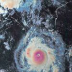 Huracán ‘Polo’ vuelve a categoría 5 y provoca fuertes lluvias en Guerrero y Michoacán