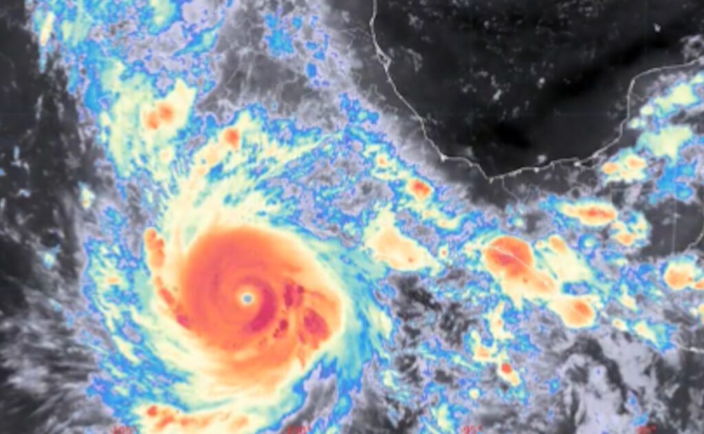 Huracán ‘Polo’ mantiene categoría 5 y provoca lluvias fuertes en el occidente y sur de México