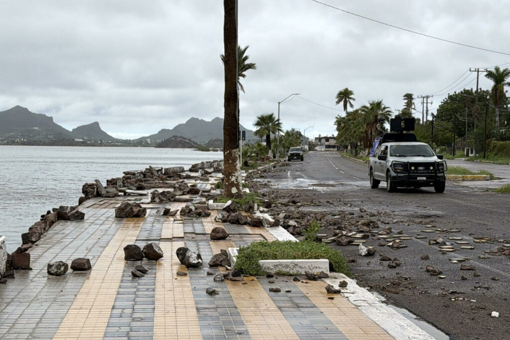 Huracán Rachel se aleja, pero las lluvias persistirán tres días