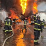 Fuerte incendio de pipas con diésel en la zona industrial de Tlalnepantla, Edomex