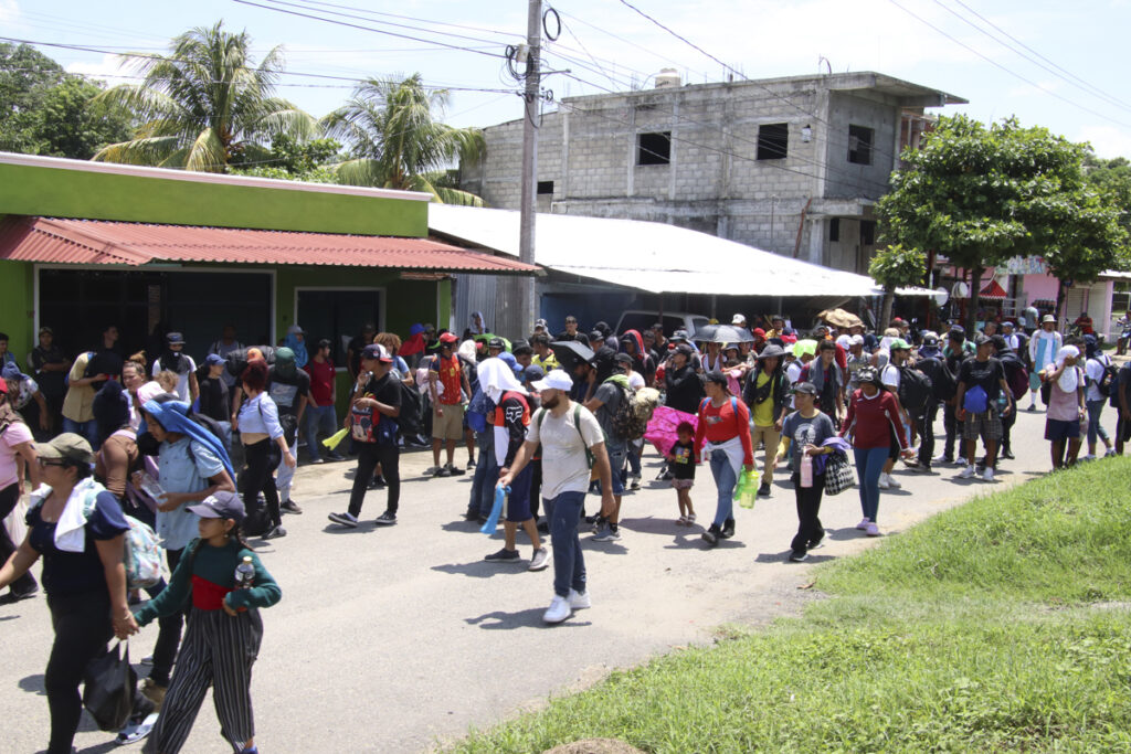 Ingresa a México una nueva caravana migrante, ¿a dónde van? - ingresa-a-mexico-una-nueva-caravana-migrante-a-donde-van-3-1024x683