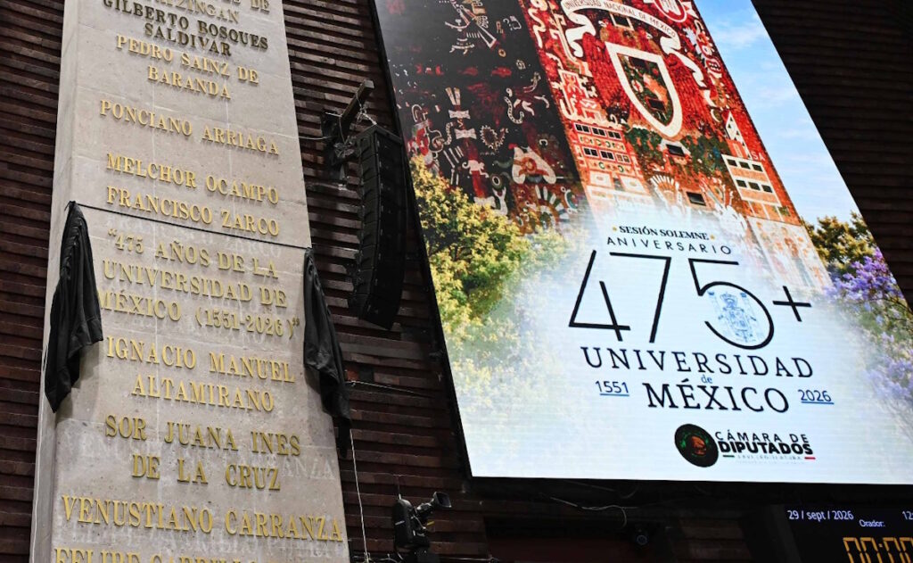 Inscriben con letras de oro los 475 años de la Universidad de México en San Lázaro
