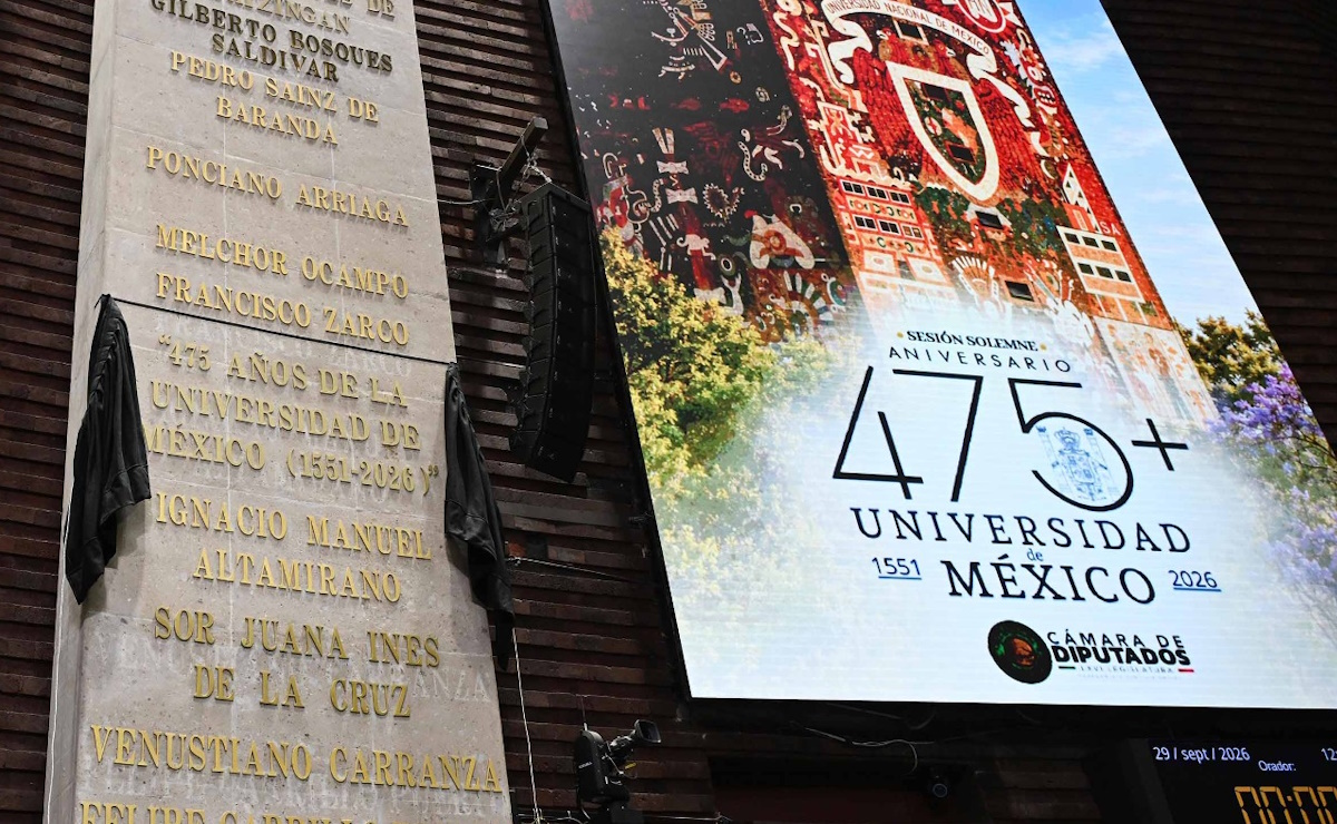 Inscriben con letras de oro los 475 años de la Universidad de México en San Lázaro Inscriben con letras de oro los 475 años de la Universidad de México en San Lázaro