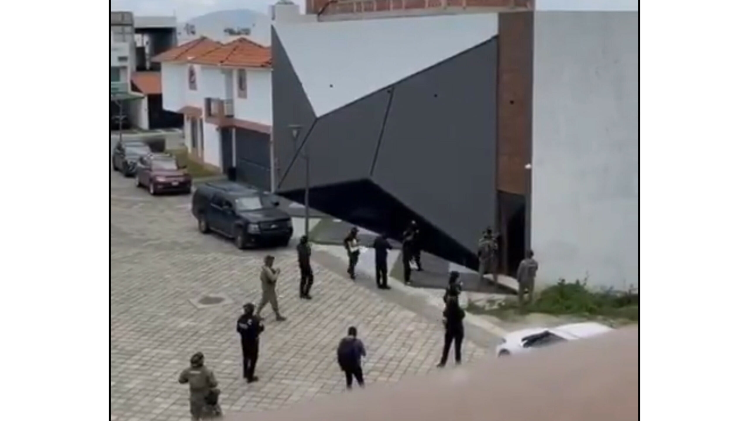 Marina participa en cinco cateos y asegura armas y equipo médico en Tulancingo