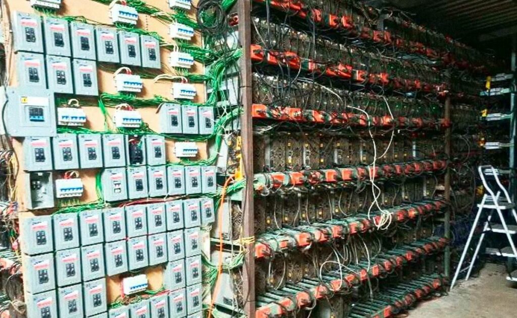 Desmantelan en Puebla granja clandestina de criptomonedas