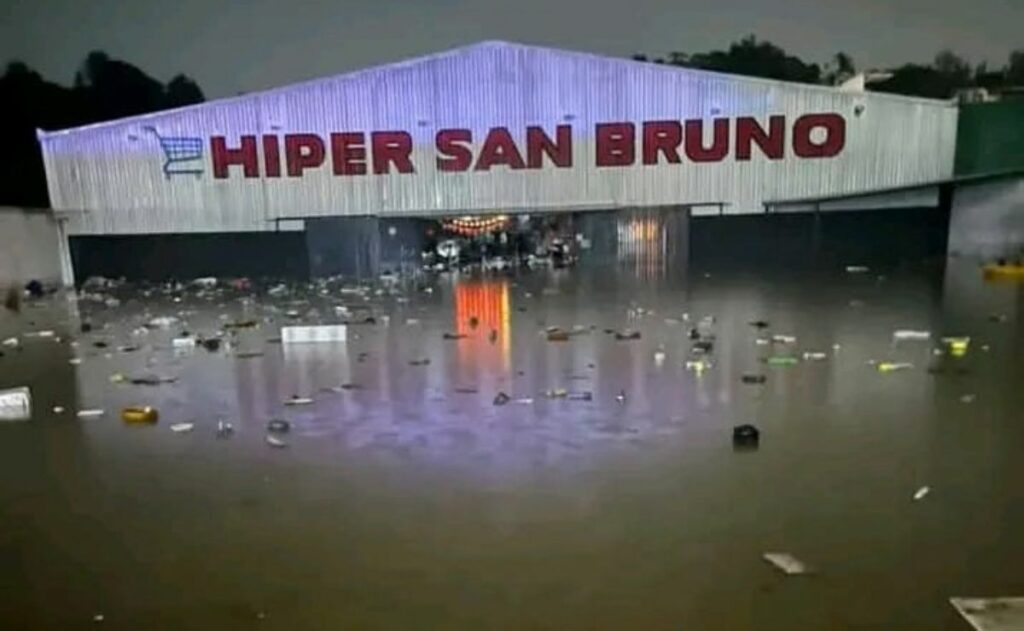 Lluvias dejan dos muertos en Xalapa, Veracruz; continuará el mal clima