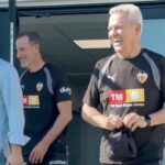 Javier Aguirre dirige su primer entrenamiento al frente del Valencia