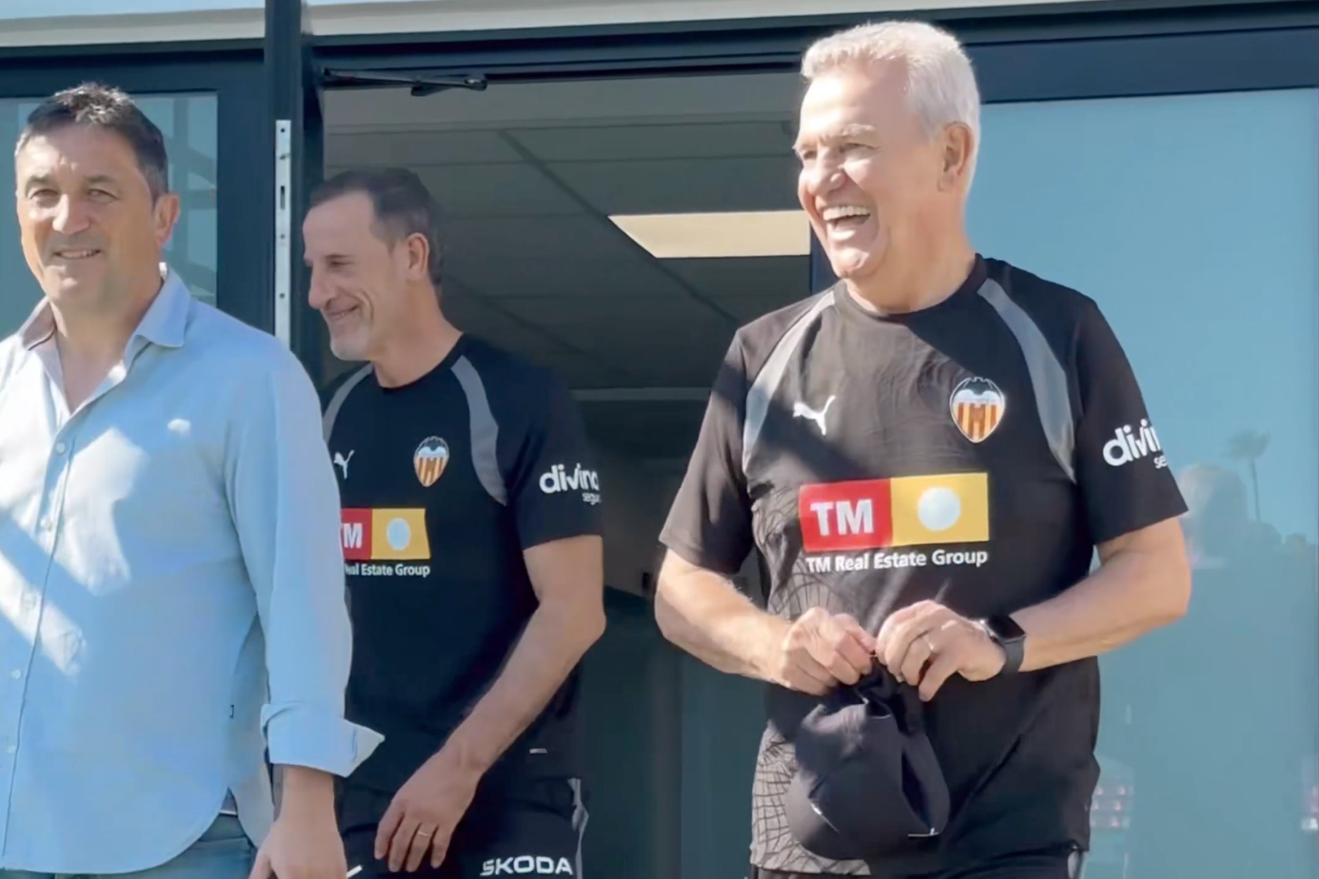 Javier Aguirre dirige su primer entrenamiento al frente del Valencia Javier Aguirre dirige su primer entrenamiento al frente del Valencia