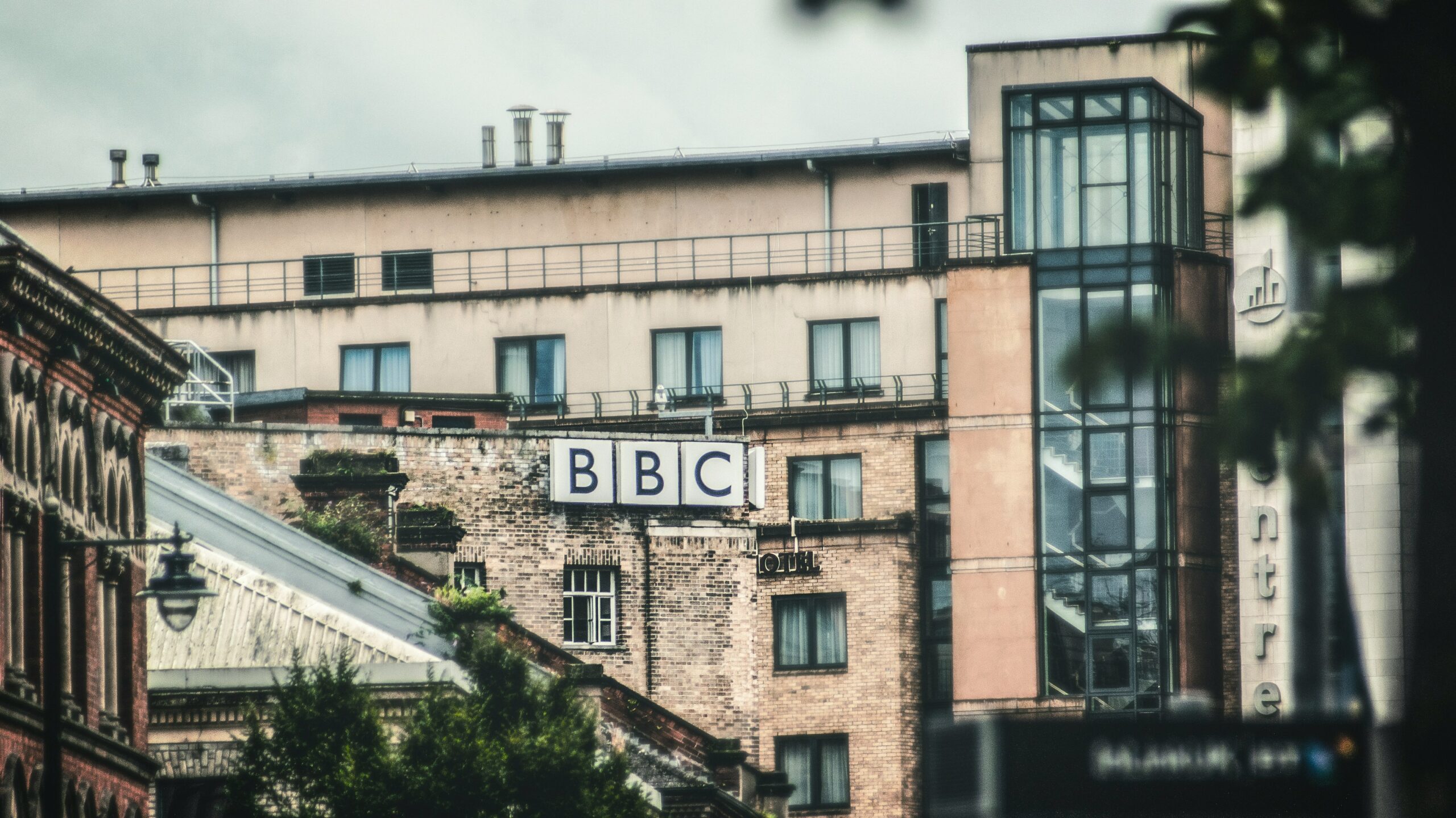 BBC tiene cinco veces más audiencia bajo demanda, que en programas en vivo