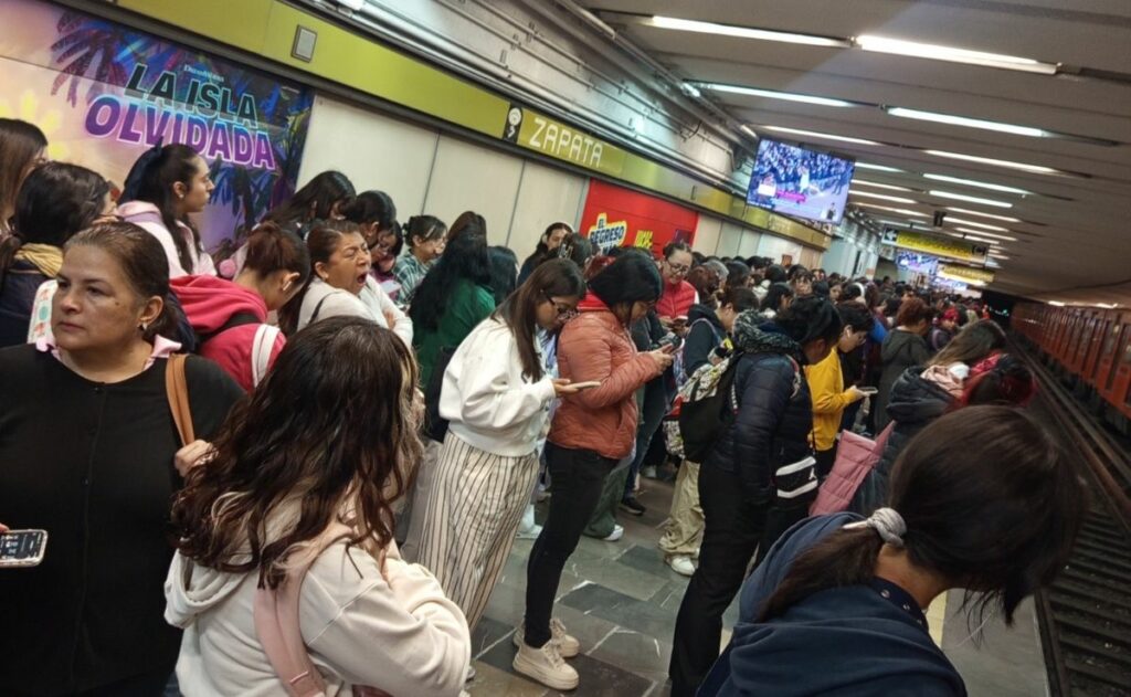 Metro CDMX reporta alta afluencia en dos líneas; aplica dosificación de usuarios