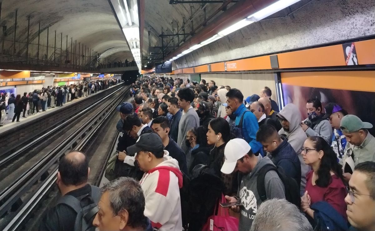 Metro CDMX registra retraso en el servicio en dos líneas