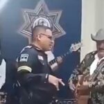 Video: Captan a mando policial del Edomex ebrio en horario laboral; fue destituido