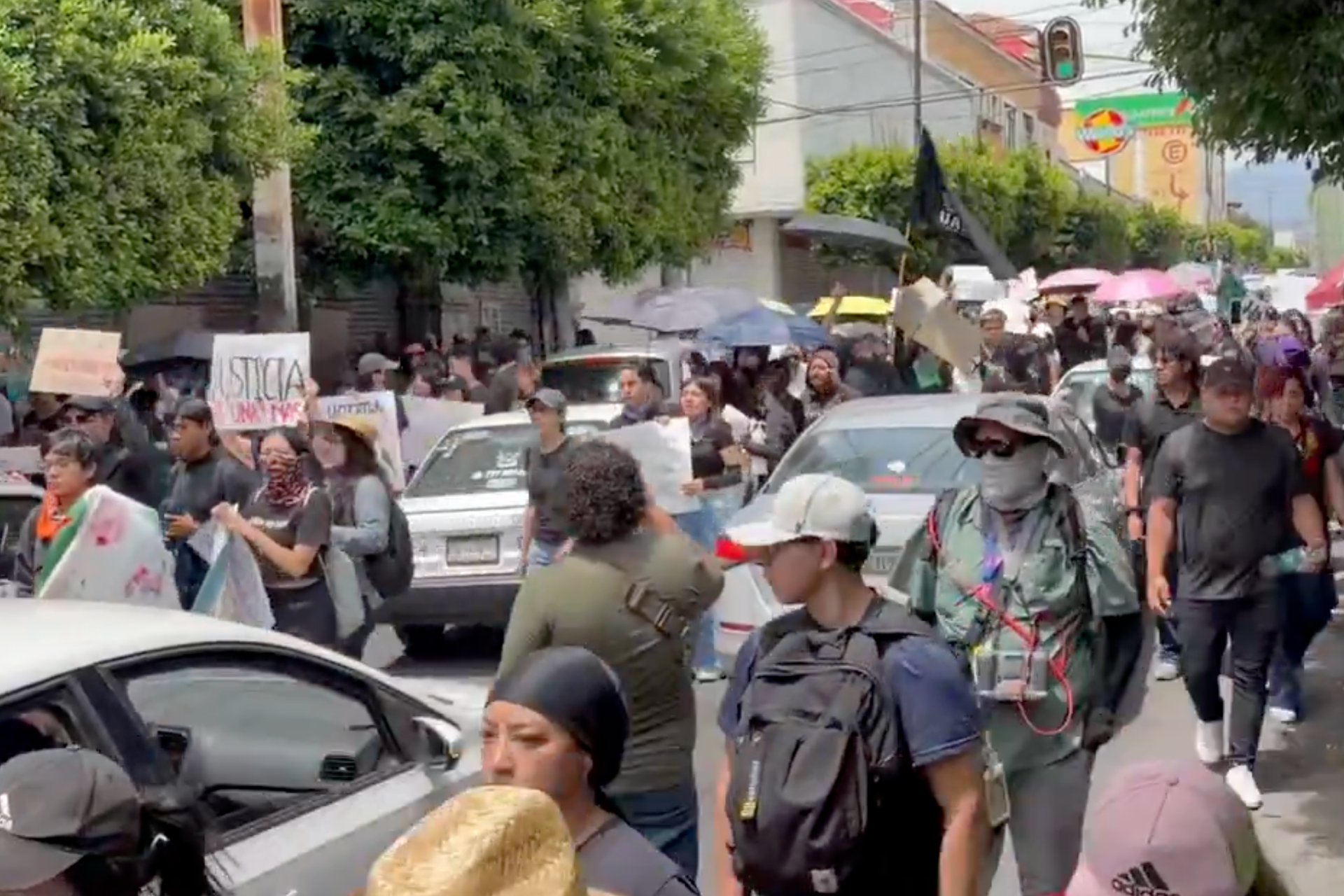 Estudiantes de la UAEM claman por seguridad tras asesinato de española Claudia Tacoronte Estudiantes de la UAEM claman por seguridad tras asesinato de española Claudia Tacoronte