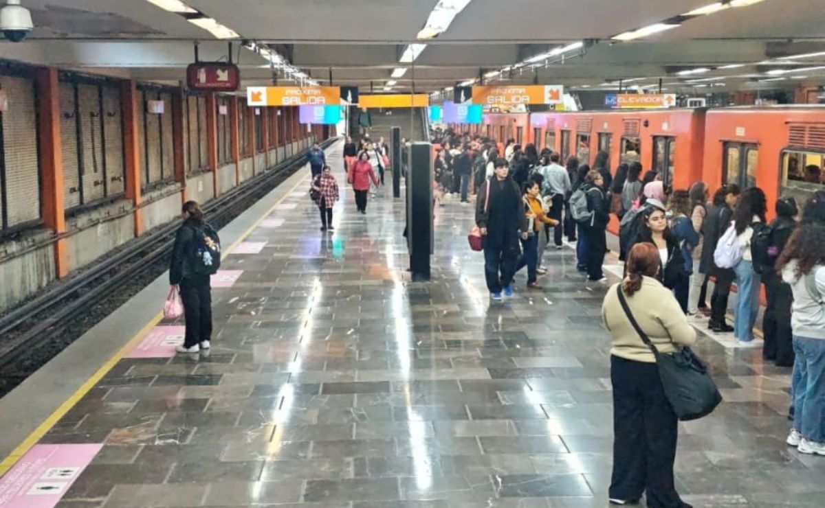 Metro CDMX presenta afluencia alta en tres líneas; implementa dosificación de usuarios