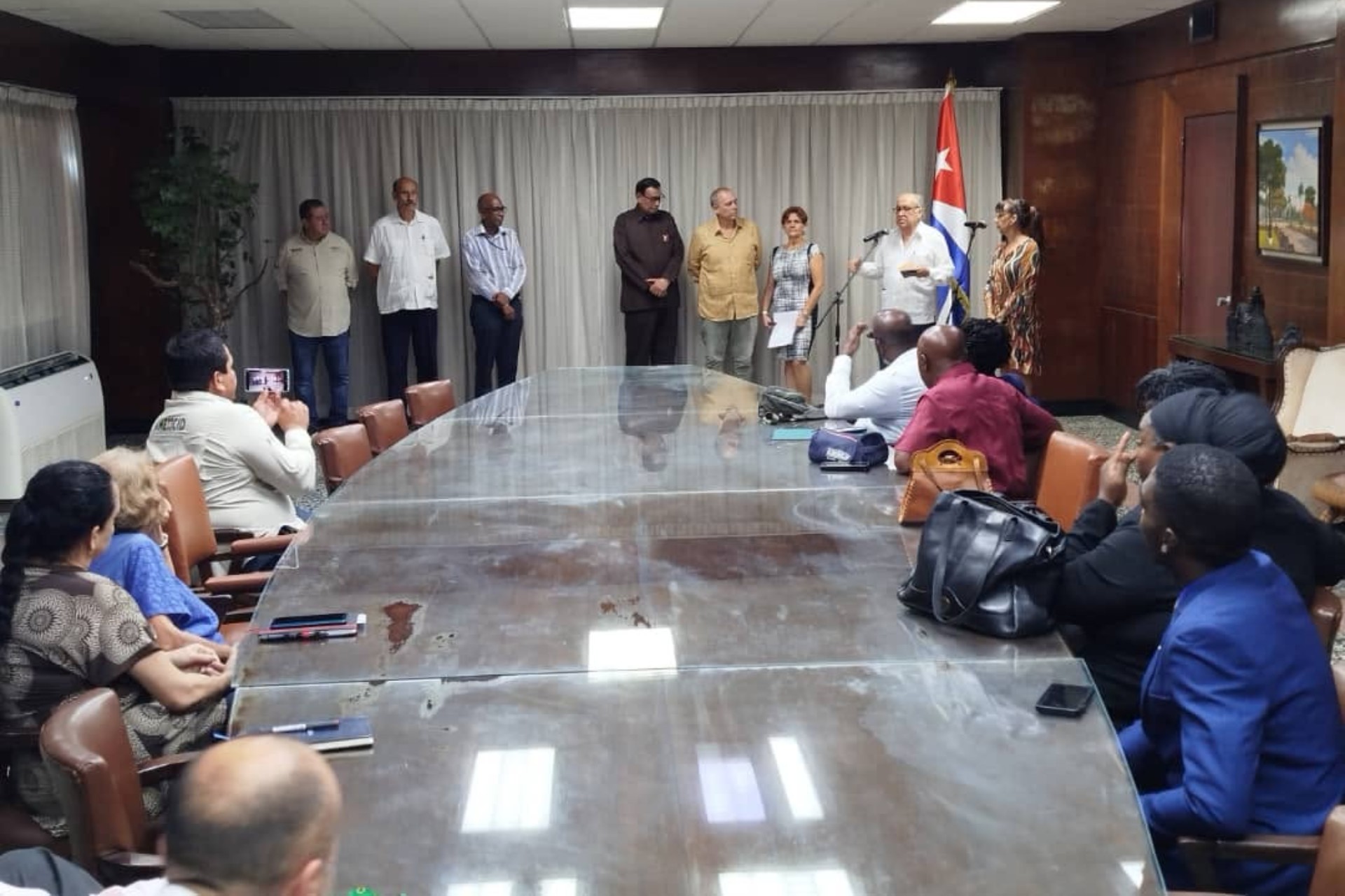 Cuba recibe un cargamento de ayuda humanitaria con donativos de México y Caricom
