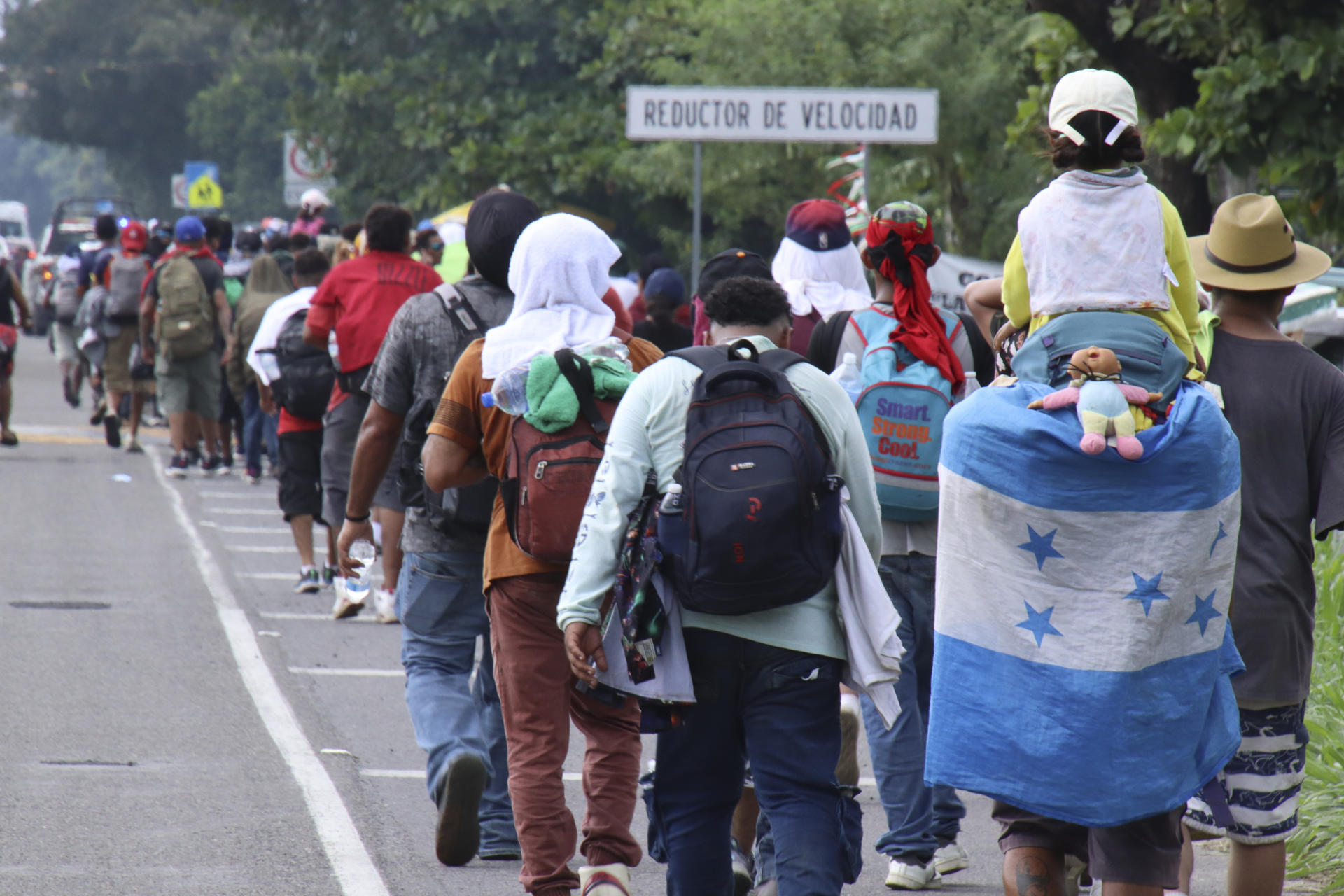 Ni la lluvia frena caravana de más de 600 migrantes; ¿quiénes son y hacia dónde van? Ni la lluvia frena caravana de más de 600 migrantes; ¿quiénes son y hacia dónde van?